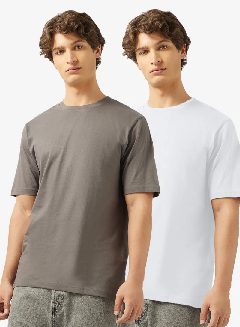 سفنتي فايف بيسيكس عبوة من  تي شيرت بقصة عادية